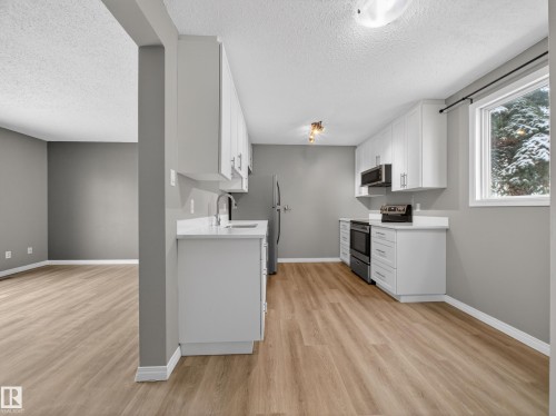 7715 37 Avenue, Edmonton, AB - Indoor Photo Showing Kitchen