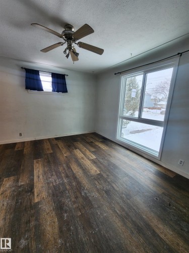 10305 98 Avenue, Fort Saskatchewan, AB - Indoor Photo Showing Other Room