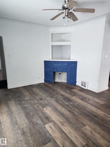 10305 98 Avenue, Fort Saskatchewan, AB - Indoor With Fireplace
