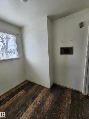 10305 98 Avenue, Fort Saskatchewan, AB - Indoor Photo Showing Other Room