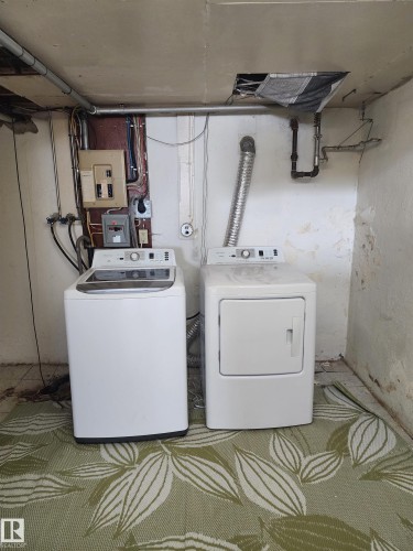 10305 98 Avenue, Fort Saskatchewan, AB - Indoor Photo Showing Laundry Room