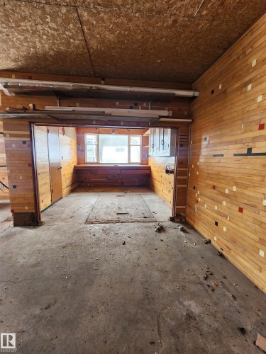 10305 98 Avenue, Fort Saskatchewan, AB - Indoor Photo Showing Garage