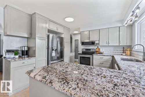 9304 128A Avenue, Edmonton, AB - Indoor Photo Showing Kitchen