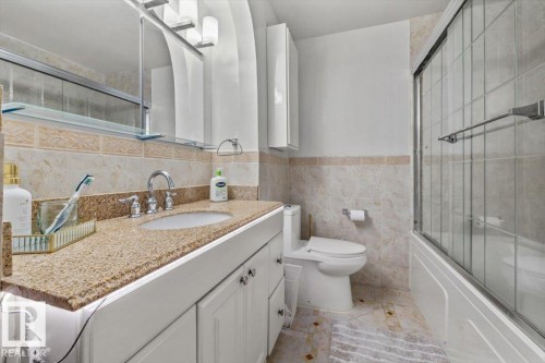 9304 128A Avenue, Edmonton, AB - Indoor Photo Showing Bathroom