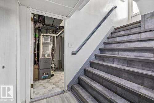 9304 128A Avenue, Edmonton, AB - Indoor Photo Showing Other Room