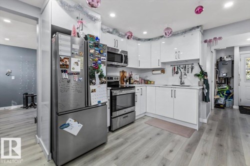 9304 128A Avenue, Edmonton, AB - Indoor Photo Showing Kitchen