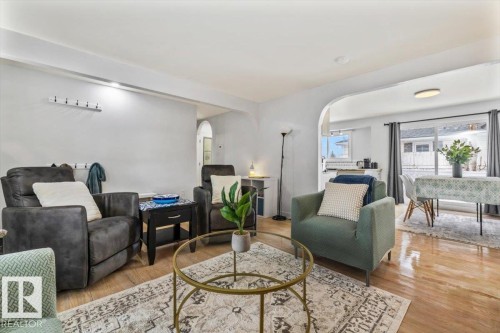 9304 128A Avenue, Edmonton, AB - Indoor Photo Showing Living Room