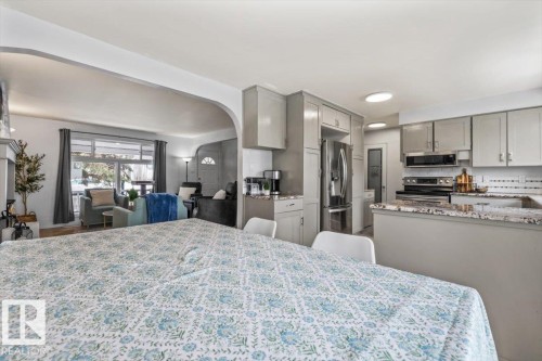 9304 128A Avenue, Edmonton, AB - Indoor