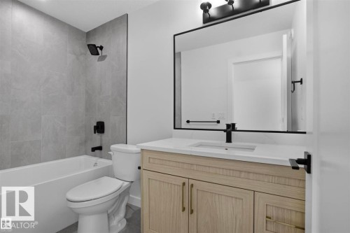 3304 Chickadee Drive, Edmonton, AB - Indoor Photo Showing Bathroom