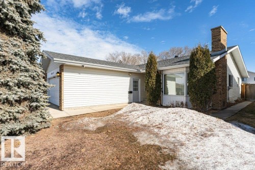 6208 11 Avenue NW  Edmonton, AB T6L 2G4