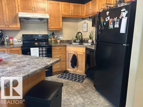 1426 330 Clareview Station Drive, Edmonton, AB - Indoor Photo Showing Kitchen