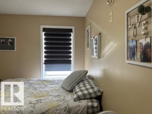 1426 330 Clareview Station Drive, Edmonton, AB - Indoor Photo Showing Bedroom