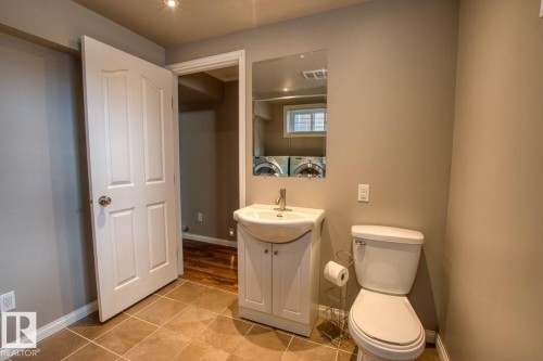8916 148 Street, Edmonton, AB - Indoor Photo Showing Bathroom