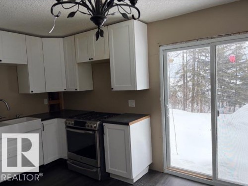 582 Highway 813, Rural Opportunity M.D., AB - Indoor Photo Showing Kitchen