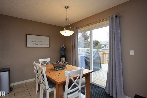7 Ashgrove, Spruce Grove, AB - Indoor Photo Showing Dining Room