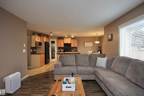 7 Ashgrove, Spruce Grove, AB - Indoor Photo Showing Living Room
