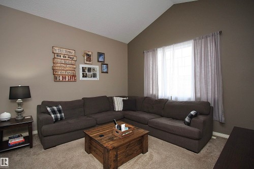 7 Ashgrove, Spruce Grove, AB - Indoor Photo Showing Living Room