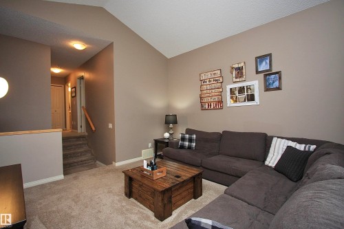 7 Ashgrove, Spruce Grove, AB - Indoor Photo Showing Living Room