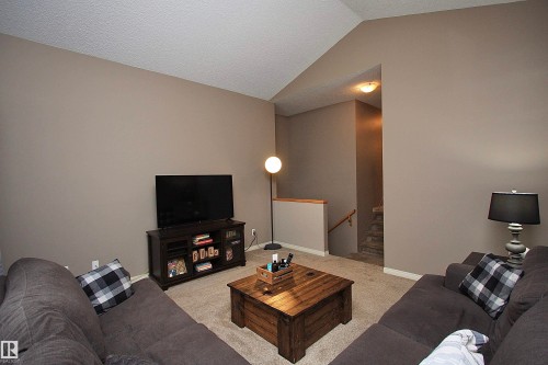 7 Ashgrove, Spruce Grove, AB - Indoor Photo Showing Living Room