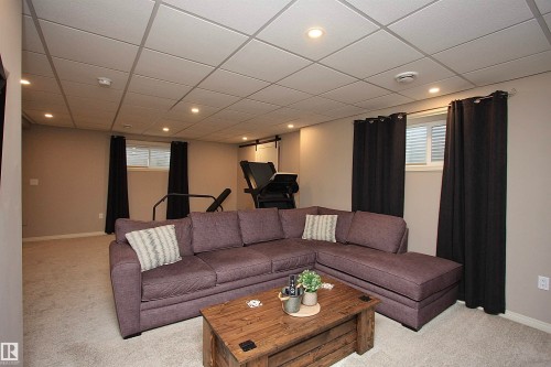 7 Ashgrove, Spruce Grove, AB - Indoor Photo Showing Other Room