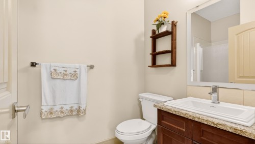 7276 Morgan Road Nw, Edmonton, AB - Indoor Photo Showing Bathroom