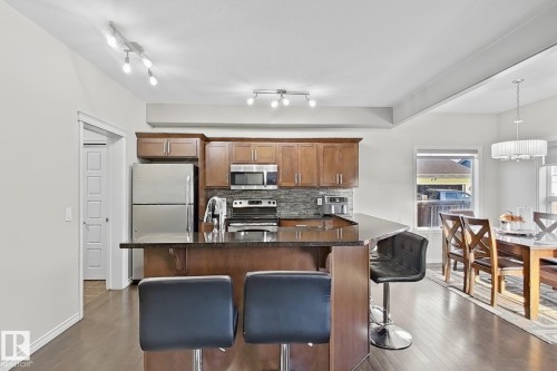 3215 22 Avenue, Edmonton, AB - Indoor Photo Showing Kitchen With Upgraded Kitchen