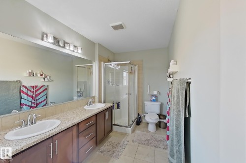 3215 22 Avenue, Edmonton, AB - Indoor Photo Showing Bathroom