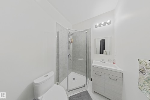3215 22 Avenue, Edmonton, AB - Indoor Photo Showing Bathroom
