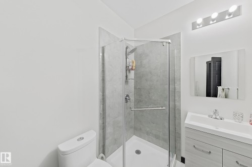 3215 22 Avenue, Edmonton, AB - Indoor Photo Showing Bathroom