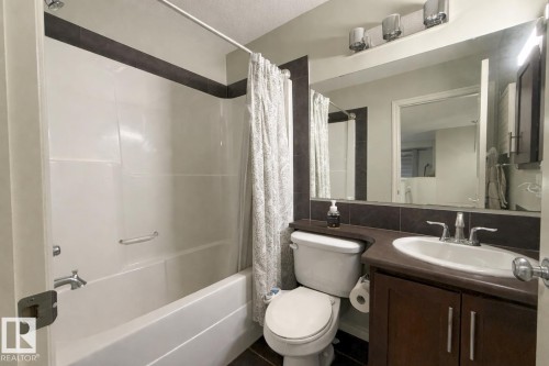 3215 22 Avenue, Edmonton, AB - Indoor Photo Showing Bathroom