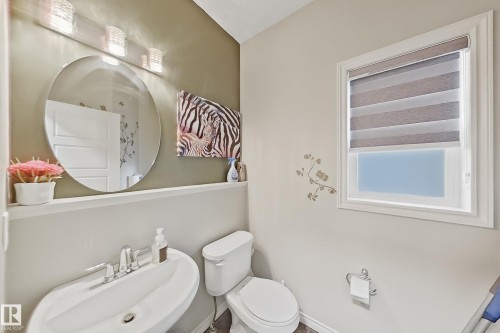 3215 22 Avenue, Edmonton, AB - Indoor Photo Showing Bathroom