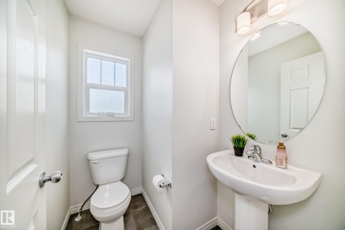 81 3305 Orchards Link Link, Edmonton, AB - Indoor Photo Showing Bathroom