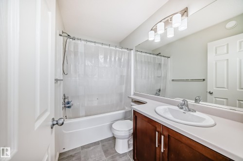 81 3305 Orchards Link Link, Edmonton, AB - Indoor Photo Showing Bathroom