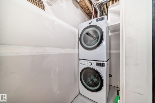 81 3305 Orchards Link Link, Edmonton, AB - Indoor Photo Showing Laundry Room