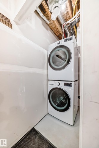 81 3305 Orchards Link Link, Edmonton, AB - Indoor Photo Showing Laundry Room