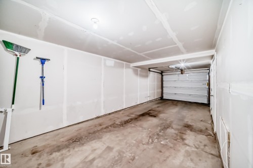 81 3305 Orchards Link Link, Edmonton, AB - Indoor Photo Showing Garage
