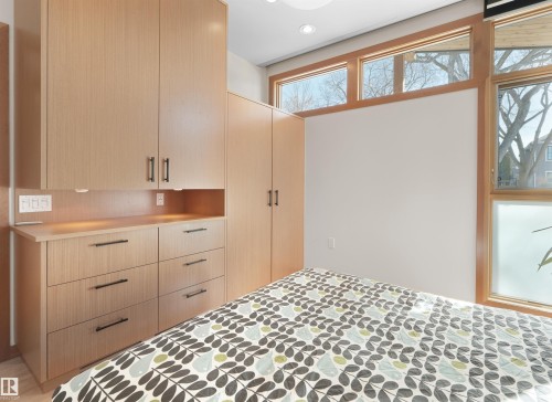 10506 137 Street, Edmonton, AB - Indoor Photo Showing Bedroom