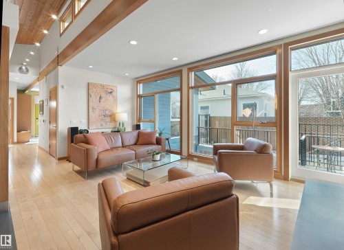 10506 137 Street, Edmonton, AB - Indoor Photo Showing Living Room