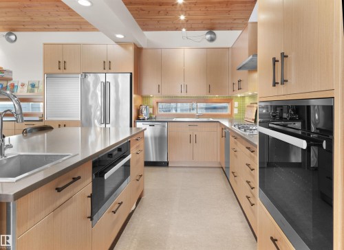 10506 137 Street, Edmonton, AB - Indoor Photo Showing Kitchen