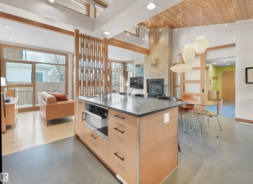 10506 137 Street, Edmonton, AB - Indoor With Fireplace