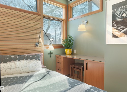 10506 137 Street, Edmonton, AB - Indoor Photo Showing Bedroom