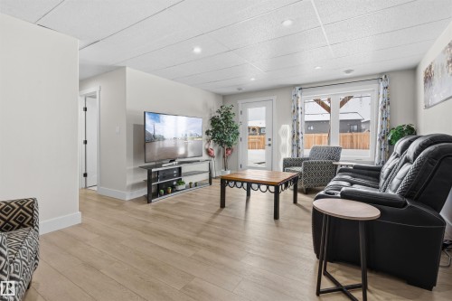 2512 Yoho Inlet, Cold Lake, AB - Indoor Photo Showing Living Room
