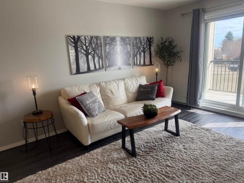 207 592 Hooke Road, Edmonton, AB - Indoor Photo Showing Living Room