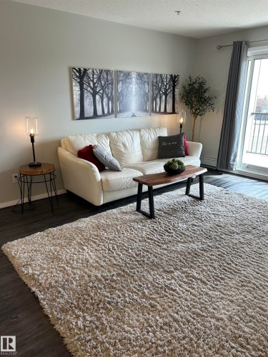 207 592 Hooke Road, Edmonton, AB - Indoor Photo Showing Living Room