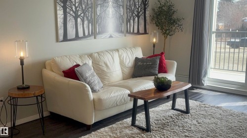 207 592 Hooke Road, Edmonton, AB - Indoor Photo Showing Living Room