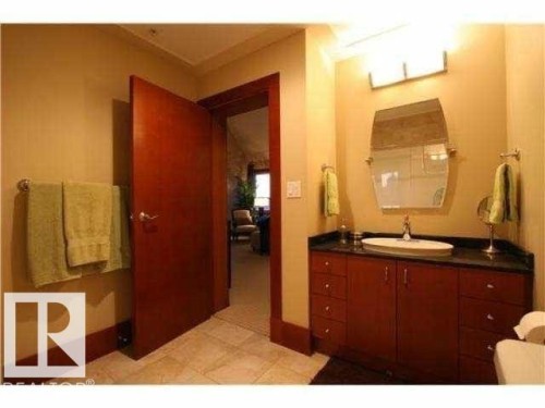 1402 9707 105 Street, Edmonton, AB - Indoor Photo Showing Bathroom