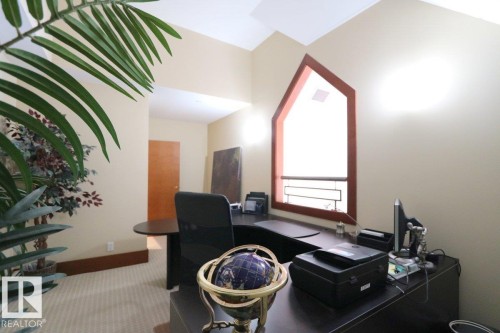 Office area featuring carpet and baseboards - 1402 9707 105 Street, Edmonton, AB - Indoor