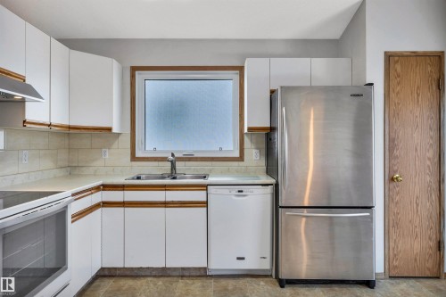 5 Donald Place, St. Albert, AB - Indoor Photo Showing Kitchen With Double Sink