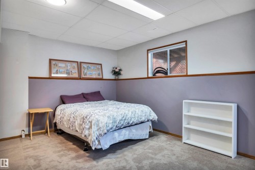 5 Donald Place, St. Albert, AB - Indoor Photo Showing Bedroom