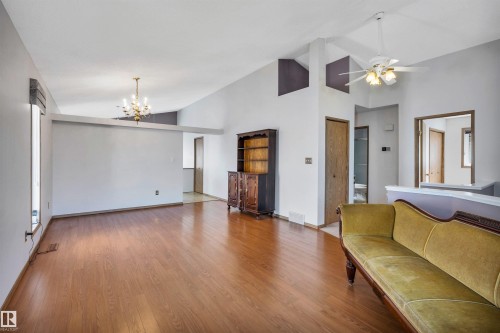 5 Donald Place, St. Albert, AB - Indoor Photo Showing Living Room
